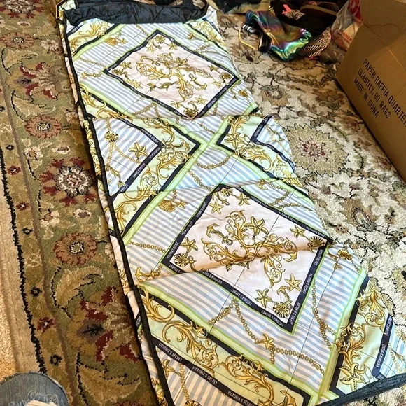 Victoria Secret Packable Beach Blanket - Picture 3 of 5